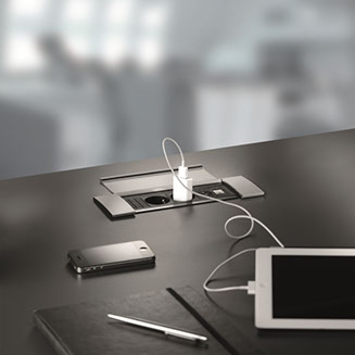 prise secteur pour bureau avec interrupteur et capot.