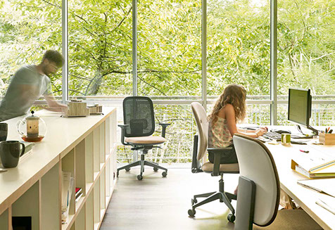 fauteuils ergonomique colorés de bureau à roulettes grand confort, réglable