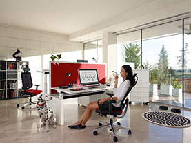 fauteuil noir ergonomique de bureau à roulettes