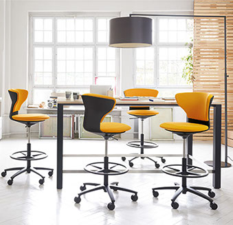 fauteuils orange haut ergonomique de bureau à roulettes avec repose pied