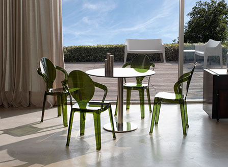 chaises translucide verte design