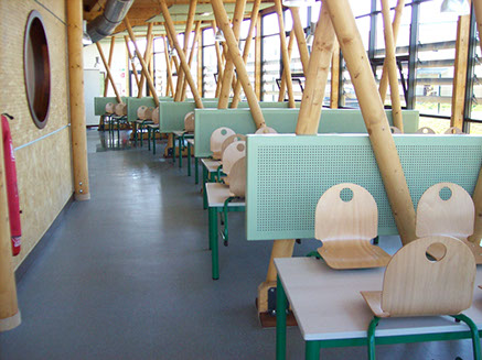 chaise et table de restaurant scolaire, une réalistion Riguet Bureautique