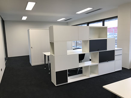 Espace de co-working avec agencement optimisé au travers d'un mobilier moderne et pratique, une réalisation Riguet Bureautique